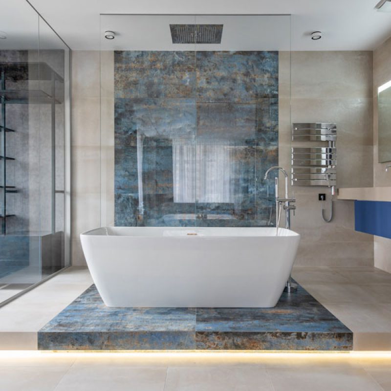 Exklusives Bad mit durchlaufendem Wand- und Bodenbild